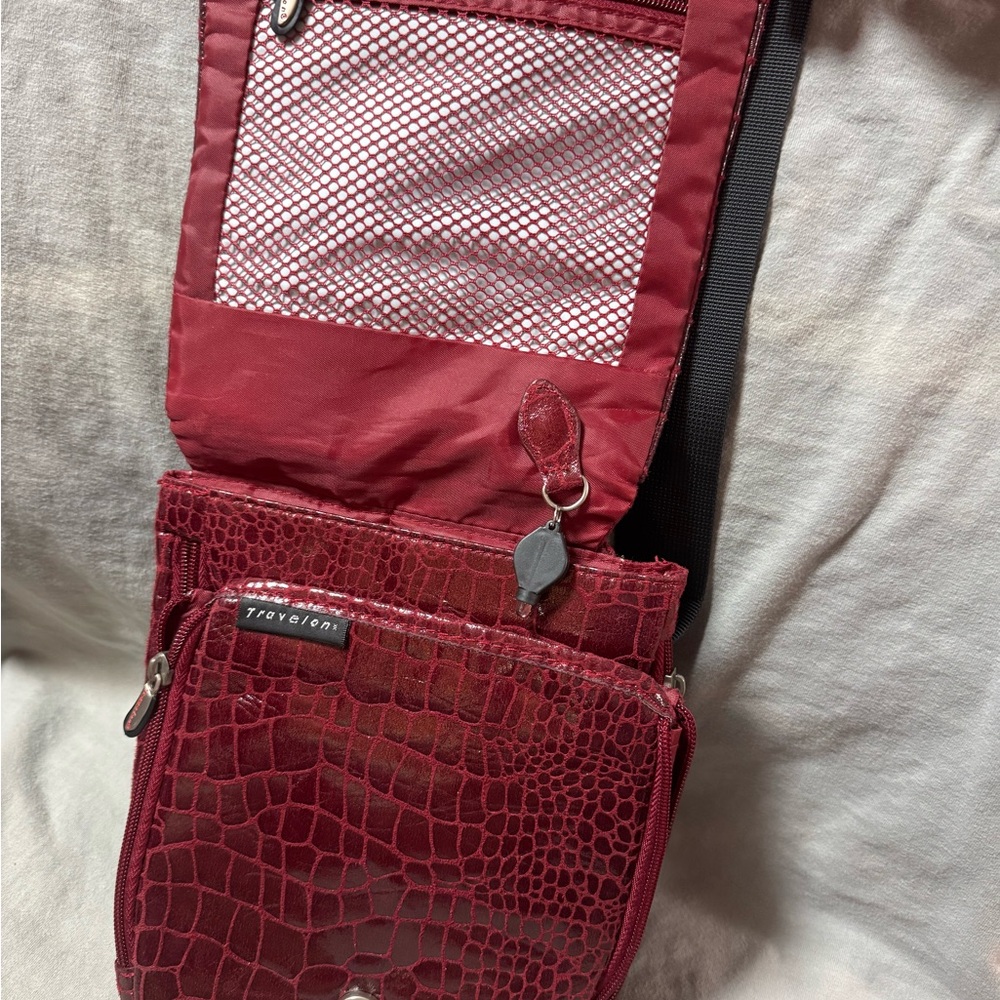 Travelon Red Crocodile Pattern Crossbody Bag - Picture 4 of 8